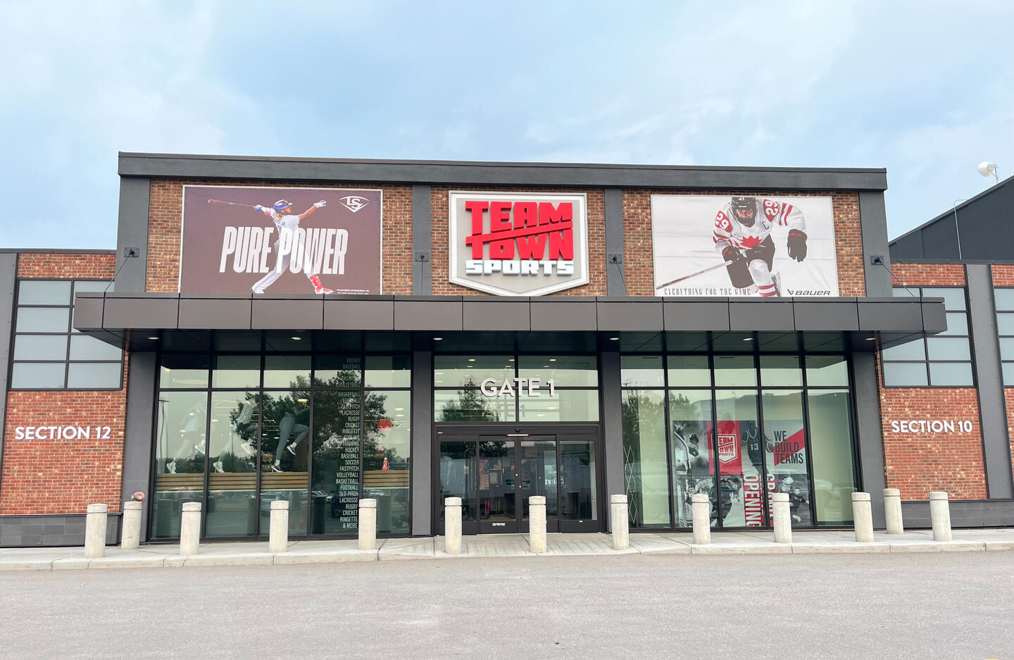 Team Town Market Mall, Exterior